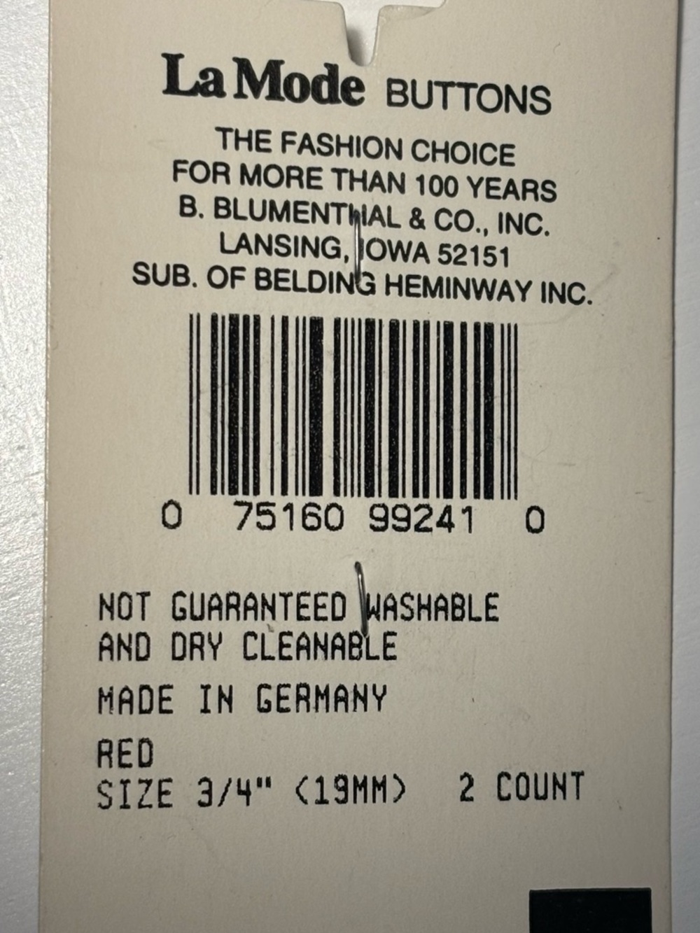 La Mode Vintage Red Buttons • Made in Germany • 3/4” Cards - Picture 5 of 5